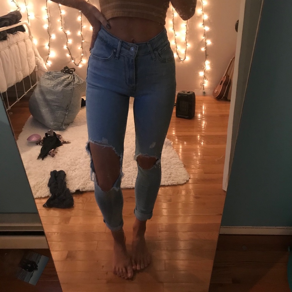 Levi ripped jeans size 24